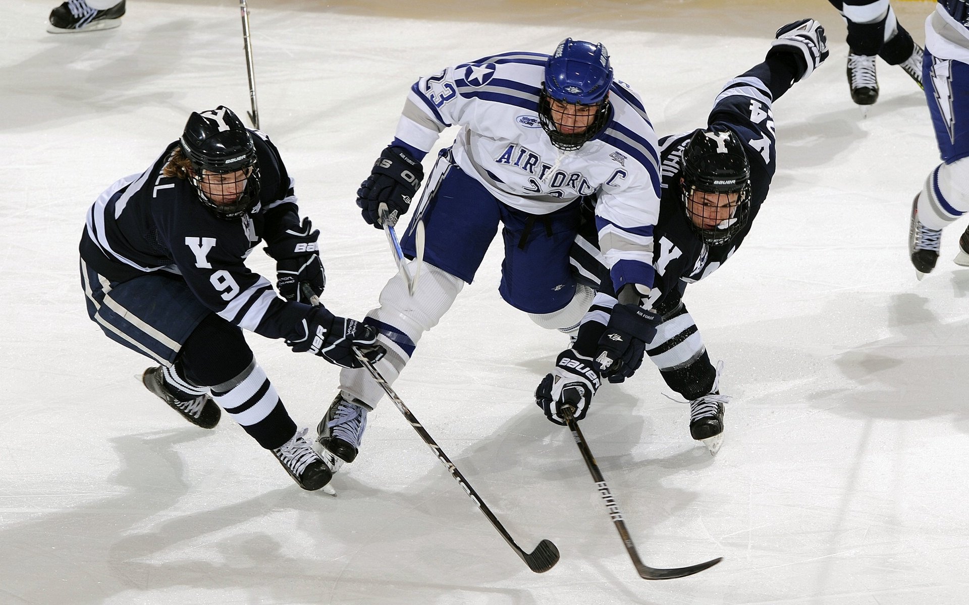 阿圭罗爆发助哥伦比亚强势晋级，尼日利亚遗憾出局